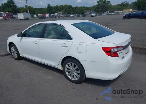 2013 Toyota Camry Xle z USA, uszkodzony, nr VIN 4T4BF1FK6DR314919
